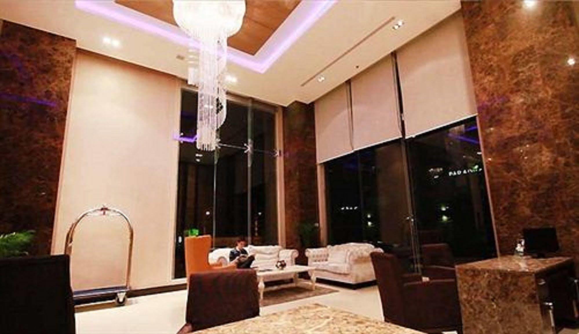 Lumen Bangkok Srinakarin Hotel Ngoại thất bức ảnh