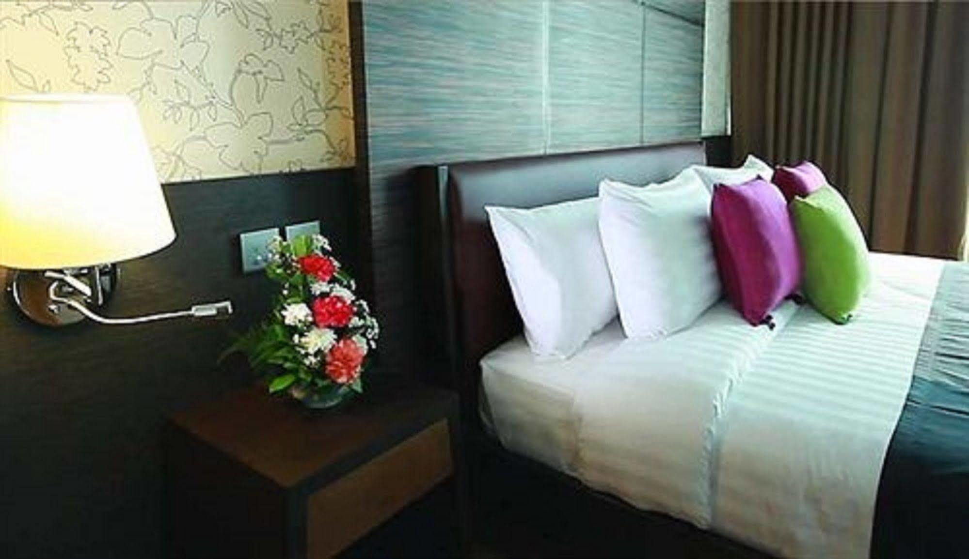 Lumen Bangkok Srinakarin Hotel Ngoại thất bức ảnh